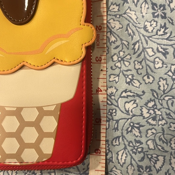 NWOT-Loungefly Winnie the Pooh wallet with ice cream cone - Picture 7 of 7
